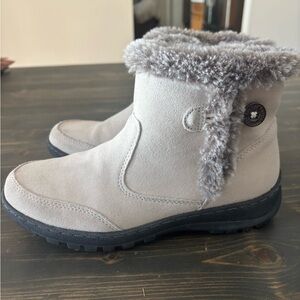 Khombu water resistant Suede booties sz 8